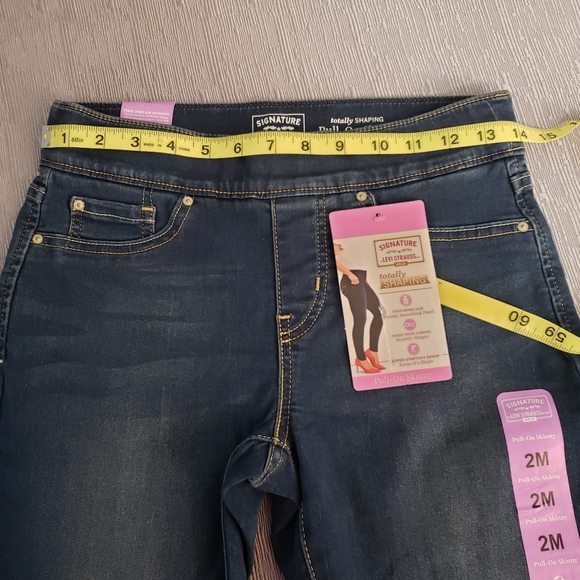 Womens NWT Totally Shaping Pull On Skinny Levi Jeans Size 2 - Picture 8 of 9